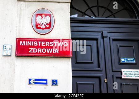 Varsovie, Pologne - 26 décembre 2019: Vieille ville de Varsovie avec panneau d'entrée fermé avec texte pour le ministère de la Santé ministerstwo zdrowia Banque D'Images