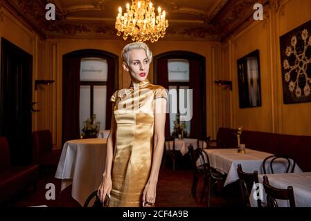 Hambourg, Allemagne. 03ème septembre 2020. L'artiste de cabaret Lisa Eckhart attend son spectacle au Literaturhaus. Eckhart présente son premier roman 'Omama'. Credit: Axel Heimken/dpa/Alay Live News Banque D'Images