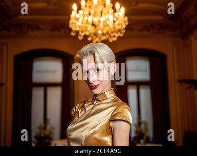 Hambourg, Allemagne. 03ème septembre 2020. L'artiste de cabaret Lisa Eckhart attend son spectacle au Literaturhaus. Eckhart présente son premier roman 'Omama'. Credit: Axel Heimken/dpa/Alay Live News Banque D'Images