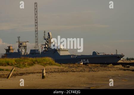 Août 2020 - Severodvinsk. Frégate militaire russe 'Admiral Gorshkov'. Russie, région d'Arkhangelsk Banque D'Images