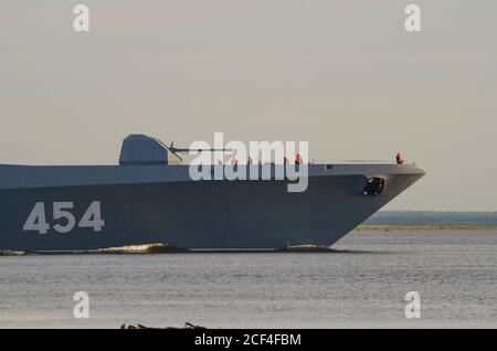 Août 2020 - Severodvinsk. Frégate militaire russe 'Admiral Gorshkov'. Russie, région d'Arkhangelsk Banque D'Images