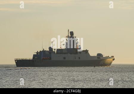 Août 2020 - Severodvinsk. Frégate militaire russe 'Admiral Gorshkov'. Russie, région d'Arkhangelsk Banque D'Images