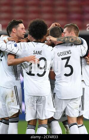 Stuttgart, Allemagne. 2020. Goaljubel après le 1-0: Julian Draxler (Allemagne), Leroy Sane (Allemagne), Robin Gosens (Allemagne) et Toni Kroos (Allemagne) (de gauche à droite). GES/Soccer/UEFA Nations League: Allemagne - Espagne, 03.09.2020 - football/Soccer: UEFA Nations League: Allemagne contre Espagne, Stuttgart, 3 septembre 2020 | usage dans le monde crédit: dpa/Alay Live News Banque D'Images