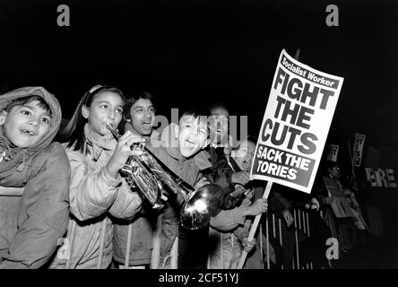 Des manifestations contre les réductions du financement de l'éducation dans le quartier de Brant à Londres ont lieu à l'hôtel de ville de Brant, à Forty Lane, à Wembley. 01 février 1993. Photo: Neil Turner Banque D'Images