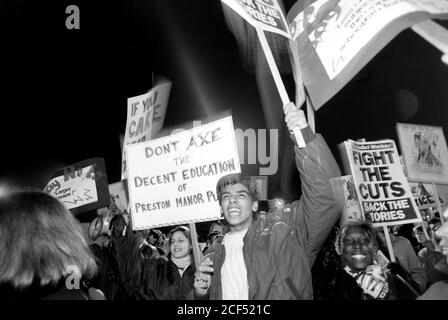 Des manifestations contre les réductions du financement de l'éducation dans le quartier de Brant à Londres ont lieu à l'hôtel de ville de Brant, à Forty Lane, à Wembley. 01 février 1993. Photo: Neil Turner Banque D'Images