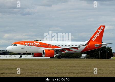 Dernier vol easyJet à destination de l'aéroport de Londres Southend avant la fermeture de la base par la compagnie aérienne, les familles easyJet et leurs amis font un adieu au dernier vol Banque D'Images