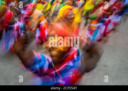 Des danseurs afro-colombiens du quartier de Alameda Reyes se produisent lors du festival San Pacho à Quibdó, en Colombie. Banque D'Images