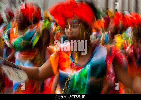 Des danseurs afro-colombiens du quartier de Alameda Reyes se produisent lors du festival San Pacho à Quibdó, en Colombie. Banque D'Images