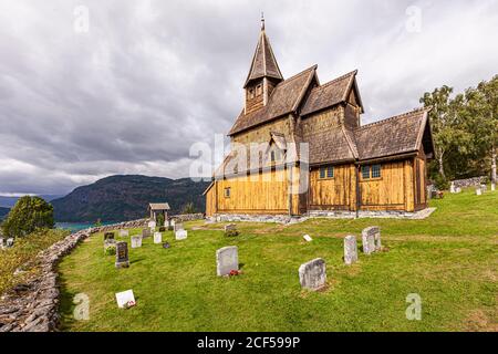 Église Saint-Urnes et cimetière de Lustre, Norvège Banque D'Images