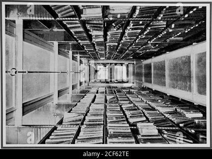 . Piles de livres et meubles métalliques pour bibliothèques; dispositifs de classement métalliques et meubles pour coffres-forts et bureaux. Chicago, III., public Library.Sliepley, Rutan & Coolidge, Architectes. 16. Surface de livraison des allées latérales. Banque D'Images