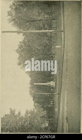 . Bulletin de l'Université de l'Ohio. École d'été, 1903. o a promulgué la loi seeSE portant création d'écoles normales à deux États. L'un d'eux est le TheState Normal College de l'Université de l'Ohio.la provision pour le soutien de cette école StateNormal est suffisante pour permettre à thetrustees de maintenir un haut-grade institutionnelant où les enseignants de l'État peuvent avoir une formation professionnelle supérieure. Le Deanof the Normal College ou le Président de l'Université serait heureux d'envoyer des copies des cours d'études à tous ceux qui sont intéressés. La SummerSchool de l'Université de l'Ohio conservera des départements réguliers de la Normal Co Banque D'Images