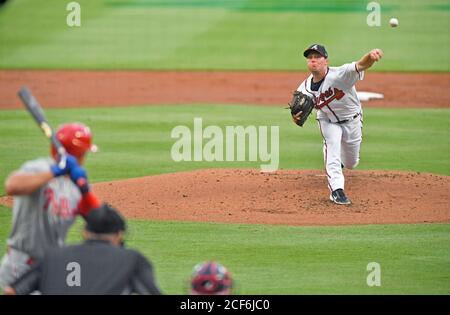 22 août 2020: Le pichet des Braves d'Atlanta Robbie Erlin livre un terrain pendant le deuxième repas d'un match de MLB contre les Phillies au Truist Park à Atlanta, GA. Austin McAfee/CSM Banque D'Images
