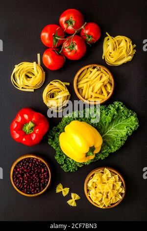 Plats végétariens - ensemble de légumes et d'herbes Banque D'Images