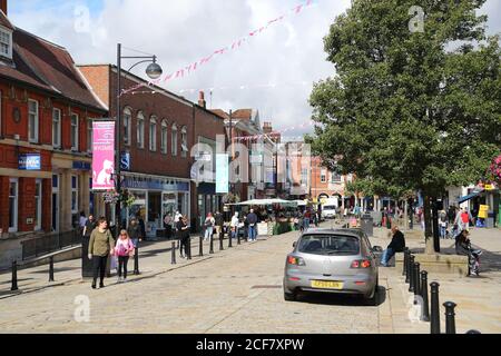 High Street le jour du marché à High Wycombe, Buckinghamshire, Royaume-Uni Banque D'Images