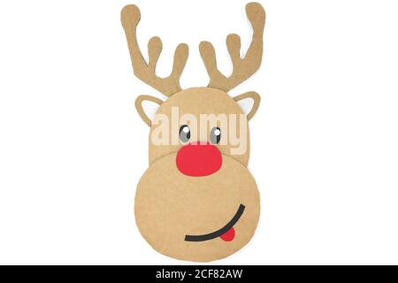 Joli Et Heureux Renne De Bebe Decoupe En Carton Avec Nez Rouge Isole Sur Un Fond Blanc Noel Est A Venir Concept Copier L Espace Photo Stock Alamy