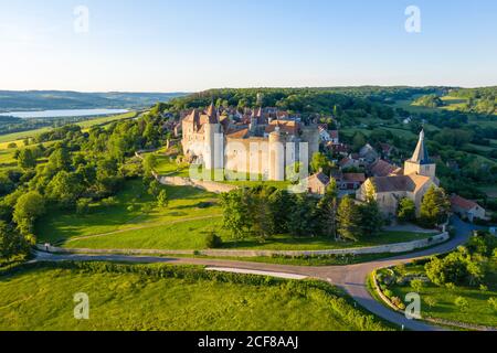 France, Côte d'Or, Châteauneuf, étiqueté les plus Beaux villages de France (les plus beaux villages de France), vue générale du vilage (aeria Banque D'Images