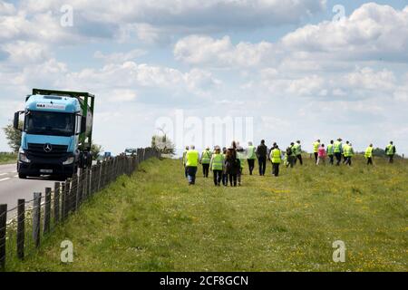 Visite de Stonehenge par des inspecteurs et des parties intéressées qui enquêtent sur la proposition de construction du tunnel de l'A303 Banque D'Images