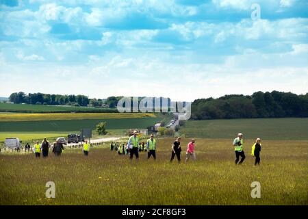 Visite de Stonehenge par des inspecteurs et des parties intéressées qui enquêtent sur la proposition de construction du tunnel de l'A303 Banque D'Images