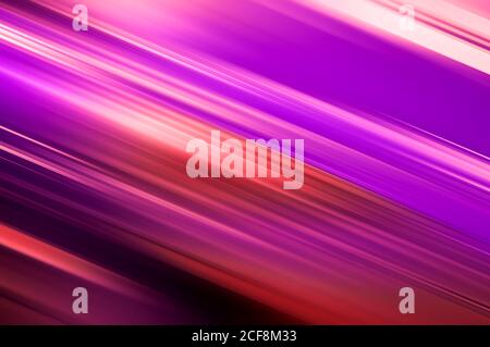 Couleur métallique rouge moderne vif violet métallisé flou diagonal texture d'arrière-plan des lignes Banque D'Images