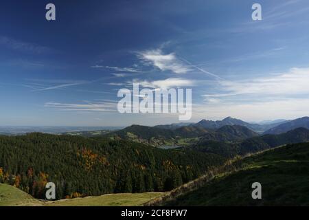 Belle vue en automne sur la randonnée de Schliersee à Tegernsee Banque D'Images