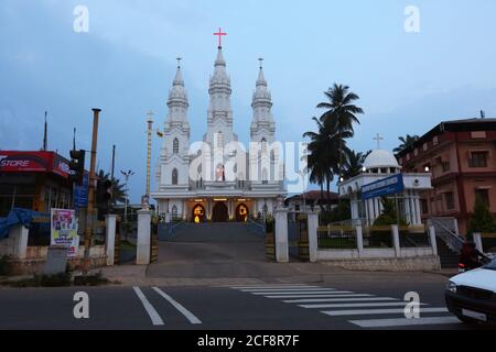 Façade de l'église Assomption Forane, Sultan Bathery, Kerala, Inde Banque D'Images