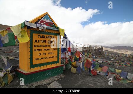 Taglangla, deuxième passe la plus haute au monde, Leh, Ladakh, Jammu-et-Cachemire, Inde Banque D'Images