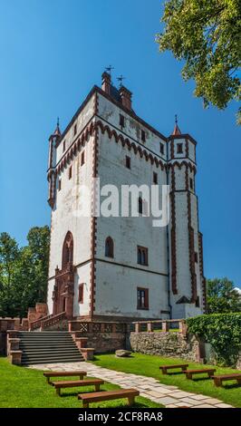 Tour blanche, de style néogothique, à Hradec nad Moravici, près d'Opava, région morave-Silésie, Silésie, République Tchèque Banque D'Images