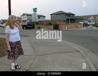 Santa Rosa, États-Unis. 31 août 2020. Astrid Granger se trouve à l'angle de Jenna place, dans le parc Coffey, où elle avait vécu pendant 30 ans jusqu'à l'incendie de 2017. En 2017, elle et son mari ont perdu leur maison dans le quartier de Coffey Park dans le feu de Tubbs à Santa Rosa. (À dpa 'la Californie devient un enfer de feu - pas de fin en vue') Credit: Barbara Munker/dpa/Alamy Live News Banque D'Images