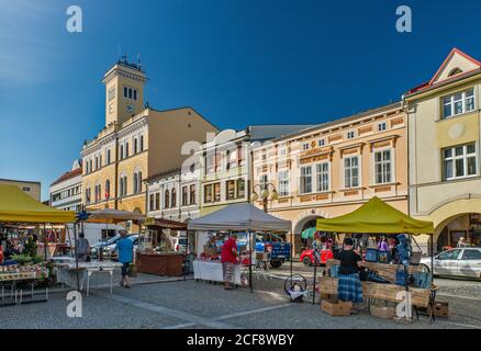 Marché de rue à namesti Miru, place de la ville de Frenštát pod Radhoštěm, région morave-Silésie, Moravie, République Tchèque Banque D'Images