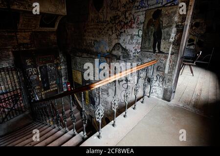 Heidelberg, Allemagne. 16 juillet 2020. Un escalier mène à une chambre de prison dans la carcasse étudiante dans le bâtiment de l'ancienne université de Ruprecht-Karls-University. Le Studentenkarzer, ancienne prison pour étudiants de l'Université Ruprecht-Karls, est maintenant un musée. Credit: Uwe Anspach/dpa/Alamy Live News Banque D'Images