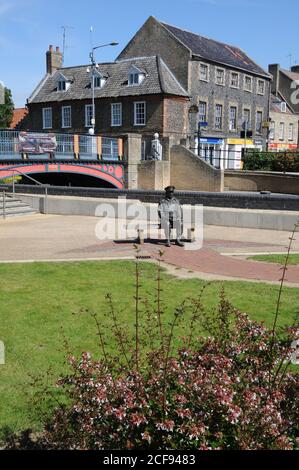 La statue du Capt Mainwaring, Thetford, Norfolk, a été dévoilée le 19 juin 2010. La série télévisée de la BBC « l'Armée de l'Armée de terre » a été associée de longue date à Thetford. Banque D'Images