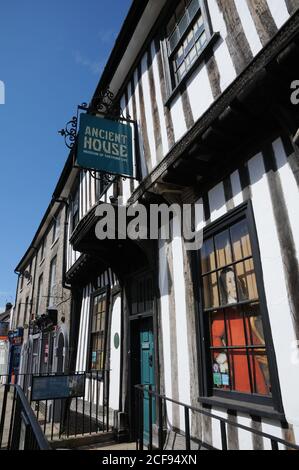 La maison antique, Thetford, Norfolk, a été construite c1490 et donnée à la ville en 1921 par le prince Frederick Duleep Singh pour être utilisé comme musée. Banque D'Images