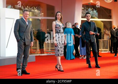 Benoit Magimel, Stacy Martin et Pierre Niney à la première du film 'Amants' à la Biennale di Venezia 2020/77e Festival International du film de Venise au Palazzo del Cinema. Venise, 03.09.2020 | utilisation dans le monde entier Banque D'Images