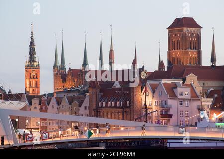 Pont-levis sur la rivière Motlawa, Dlugie Pobrzeze (fleuve), fleuve Motlawa Ratusz Glownego Miasta Gothique (Grande Salle), le gothique Bazylika Mariacka (S Banque D'Images