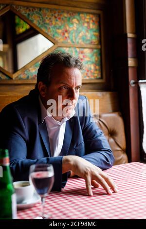 Rouille, Allemagne. 03ème août 2020. Michael Mack, associé directeur d'Europa-Park à Rust, est assis dans un restaurant. Credit: Philipp von Ditfurth/dpa/Alay Live News Banque D'Images
