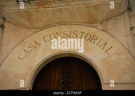 MALLORCA, ESPAGNE - 18 mai 2020 : Alcudia, Mallorca, Espagne - 18 JUILLET 2020. La jolie vieille ville autour de la porte Xara Porta del Moll. Banque D'Images