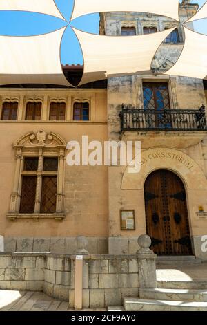 MALLORCA, ESPAGNE - 18 mai 2020 : Alcudia, Mallorca, Espagne - 18 JUILLET 2020. La jolie vieille ville autour de la porte Xara Porta del Moll. Banque D'Images