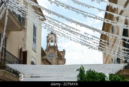 MALLORCA, ESPAGNE - 18 mai 2020 : Alcudia, Mallorca, Espagne - 18 JUILLET 2020. La jolie vieille ville autour de la porte Xara Porta del Moll. Banque D'Images