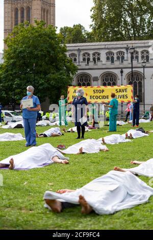 Manifestation de la rébellion des médecins « Climate Corpses » pour l'extinction, Parliament Square, Londres, 2 septembre 2020 Banque D'Images