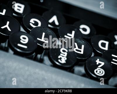 Clavier de la machine à écrire, vue du dessus en bleu Banque D'Images