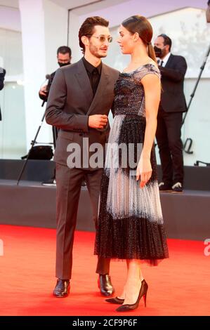 Venise, Italie. 03ème septembre 2020. Natasha Andrews et Pierre Niney participant à la première 'Amants/Loverss' au 77e Festival International du film de Venise le 3 septembre 2020 à Venise, Italie crédit: Geisler-Fotopress GmbH/Alay Live News Banque D'Images