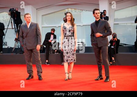 Venise, Italie. 03ème septembre 2020. Benoit Magimel, Stacy Martin et Pierre Niney participant à la première 'Amants/Loverss' au 77e Festival International du film de Venise le 3 septembre 2020 à Venise, Italie Credit: Geisler-Fotopress GmbH/Alay Live News Banque D'Images