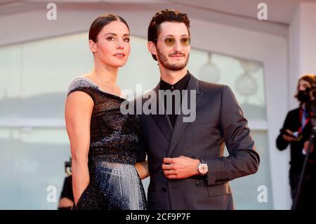 Venise, Italie. 03ème septembre 2020. Natasha Andrews et Pierre Niney participant à la première 'Amants/Loverss' au 77e Festival International du film de Venise le 3 septembre 2020 à Venise, Italie crédit: Geisler-Fotopress GmbH/Alay Live News Banque D'Images