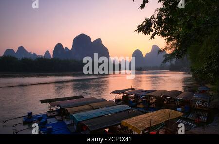 Photo des montagnes Karst à Yangshuo en Chine Banque D'Images