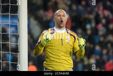 Le gardien de but hongrois Gabor Kiraly (1) en action lors du match de l’UEFA Euro 2016 entre la Norvège et la Hongrie à Ullevaal à Oslo (Gonzales photo/Jan-Erik Eriksen). Banque D'Images