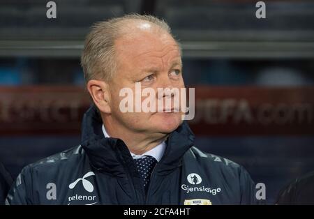 Le directeur de l'équipe norvégienne Per-Mathias Høgmo vu en marge lors du match de l'UEFA Euro 2016 entre la Norvège et la Hongrie à Ullevaal à Oslo (Gonzales photo/Jan-Erik Eriksen). Banque D'Images