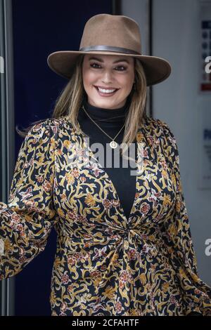 Londres, Royaume-Uni. 04e septembre 2020. Kelly Brook arrive aux studios radio mondiaux de Londres. Crédit : SOPA Images Limited/Alamy Live News Banque D'Images