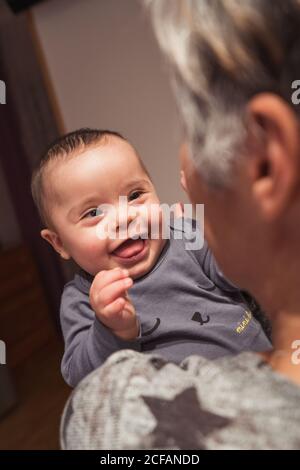 Portrait of cute baby boy avec le syndrome de Banque D'Images