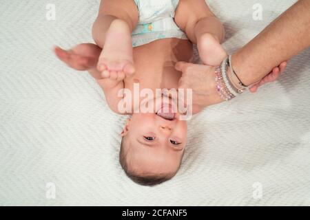 Portrait de bébé garçon mignon avec le syndrome de Down et son mère Banque D'Images