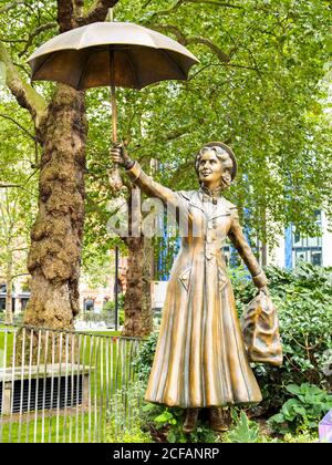 Statue de bronze de Mary Poppins à Leicester Square - Londres, Angleterre Banque D'Images
